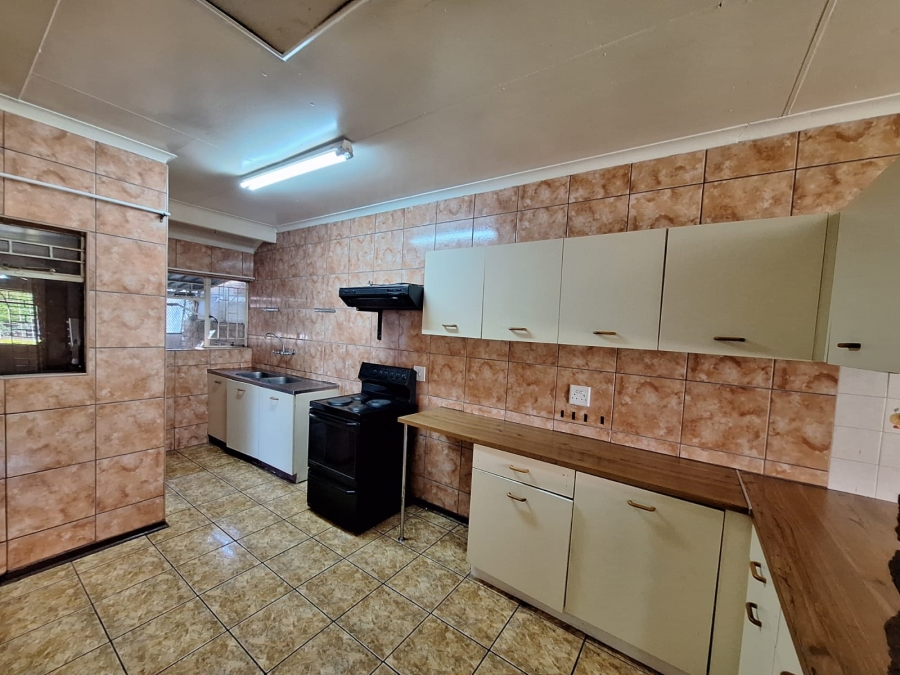 2 Bedroom Property for Sale in Lower Bo-dorp North West